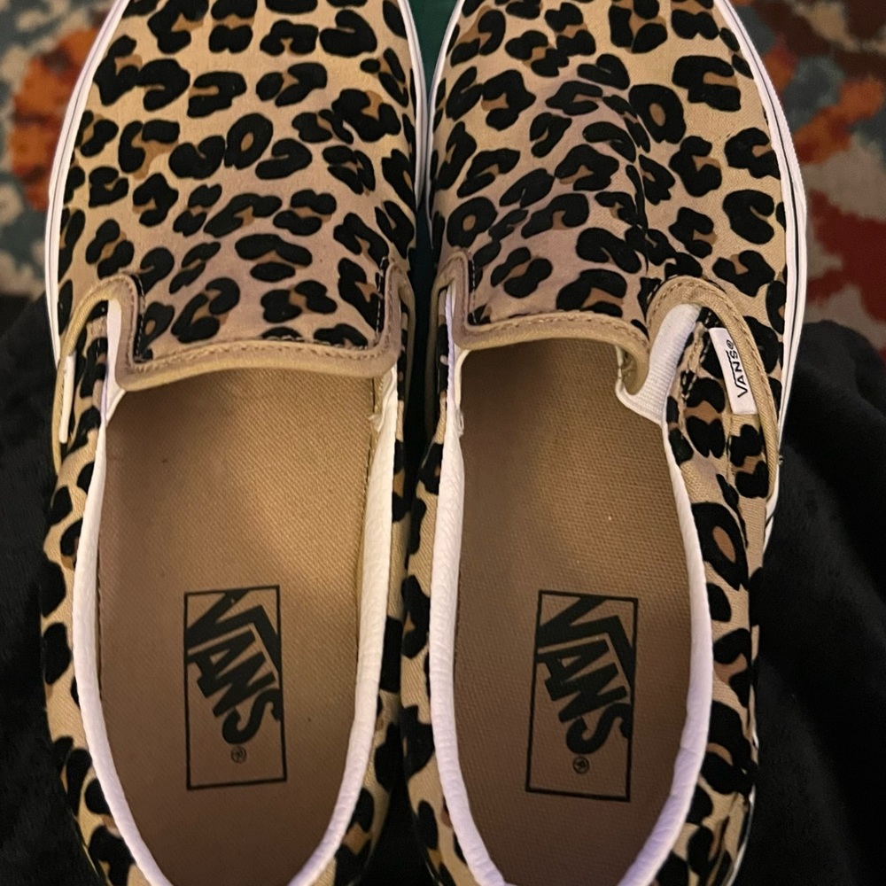 Vans unisex shoe, size 11 women’s/9.5 men’s, never worn only tried on!